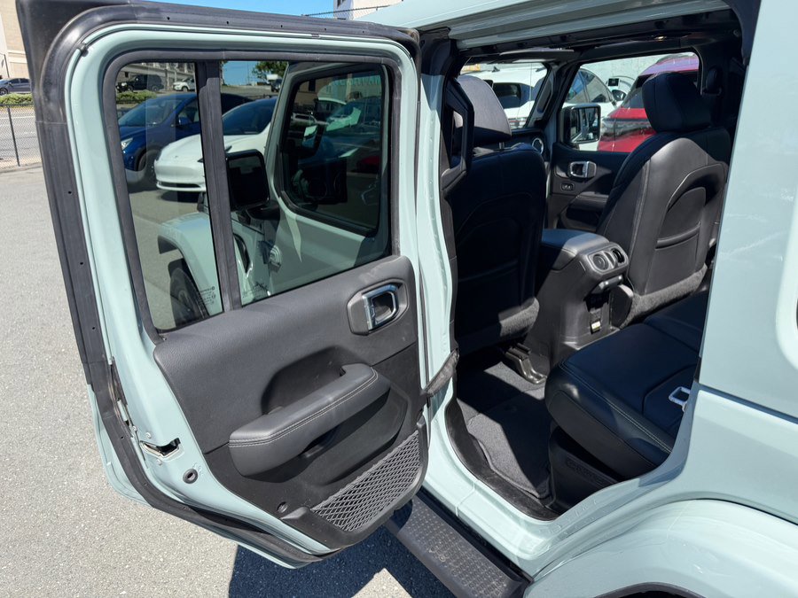 Used 2023 Jeep Wrangler Sahara AWD/4WD image 44