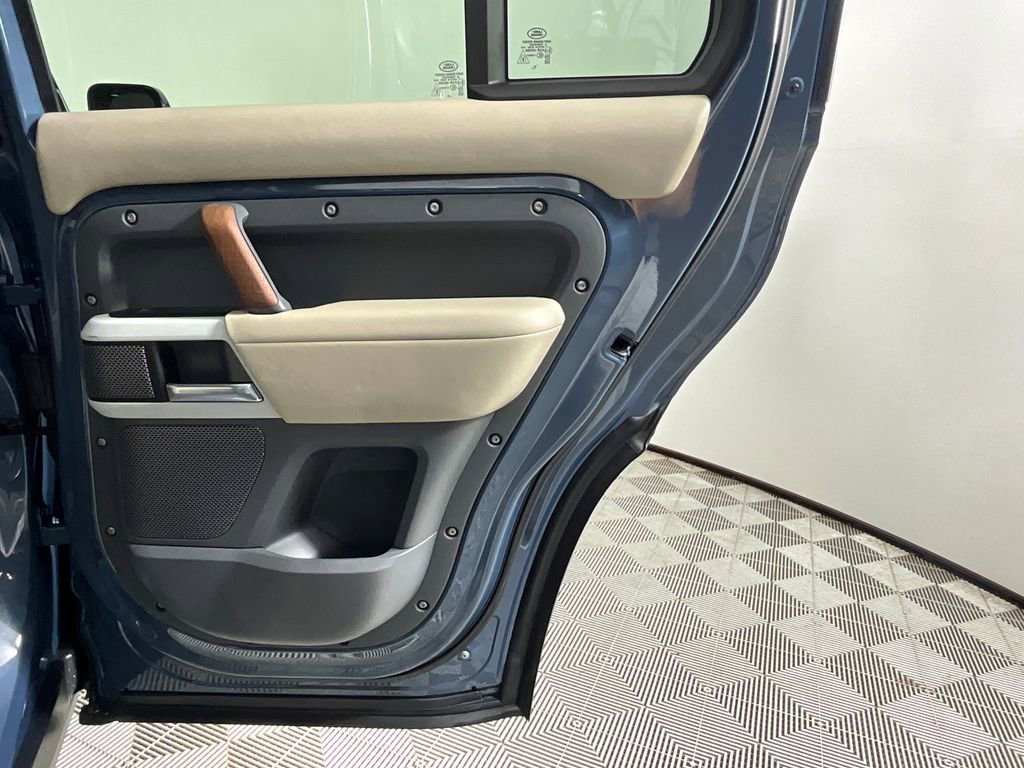 Used 2020 Land Rover Defender 110 HSE AWD/4WD image 24