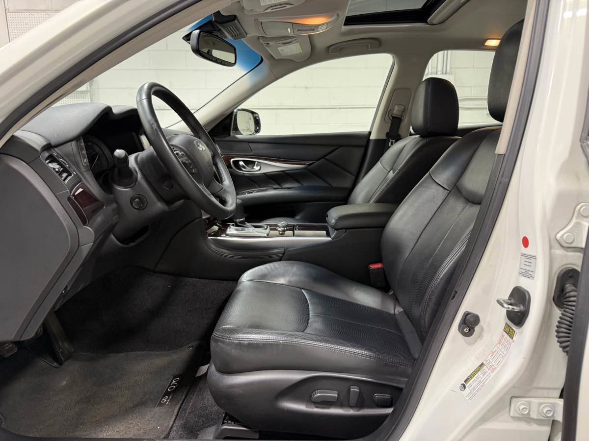 Used 2015 INFINITI Q70 3.7 w/ Technology Package image 9