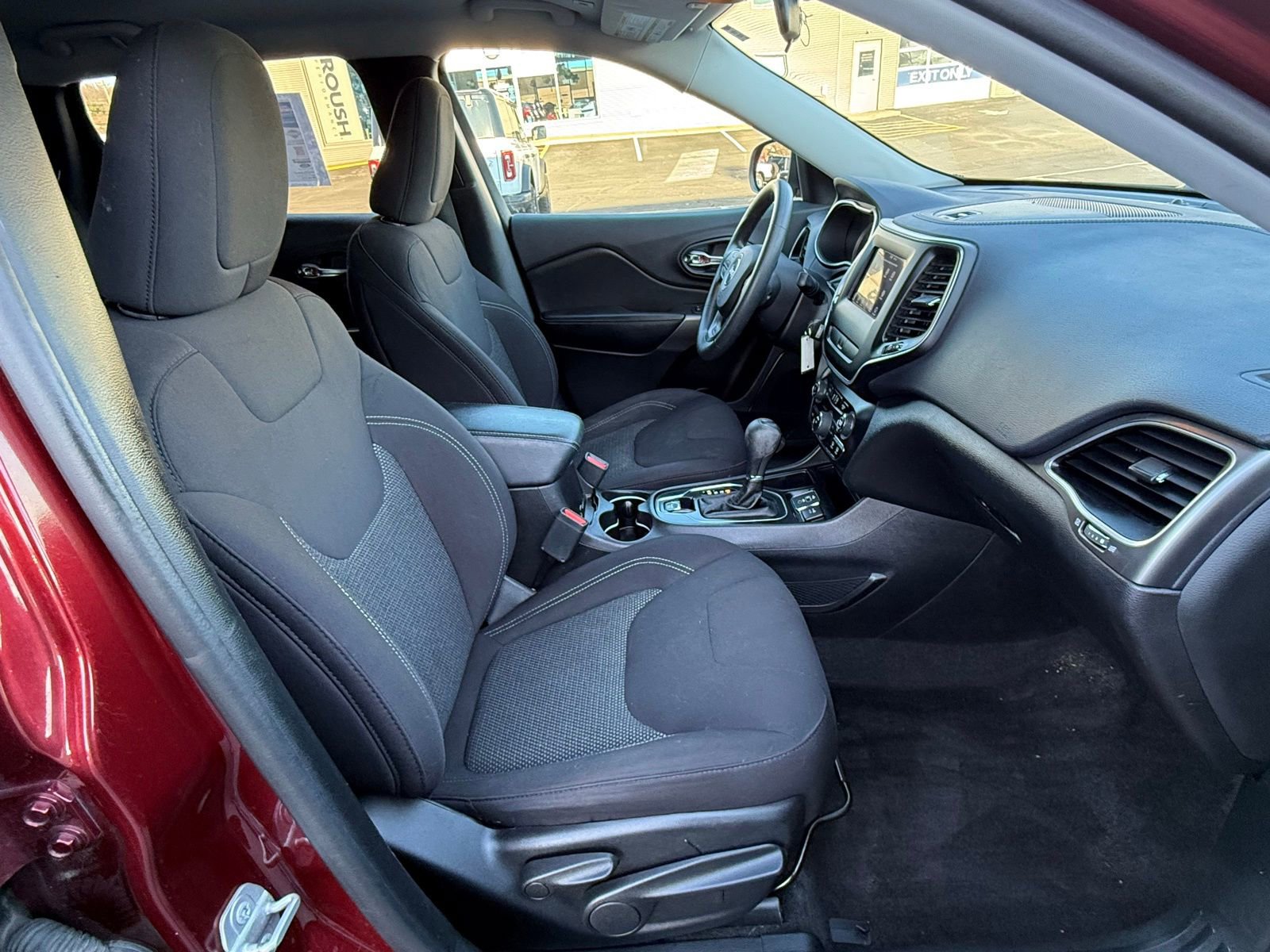 Used 2019 Jeep Cherokee Latitude w/ Popular Appearance Group image 16