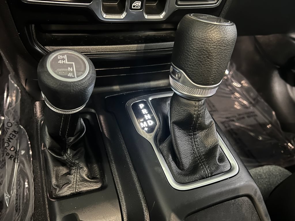 Used 2021 Jeep Gladiator Sport AWD/4WD image 24