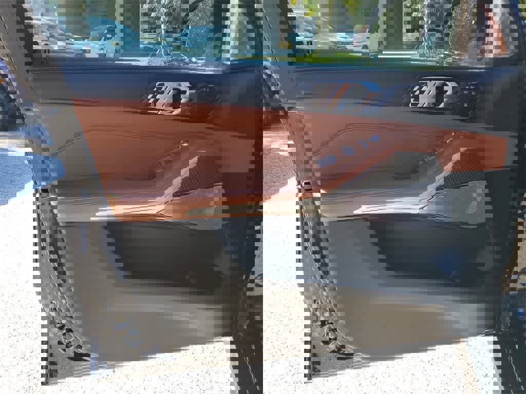 Used 2024 BMW X7 M60i w/ Executive Package image 18