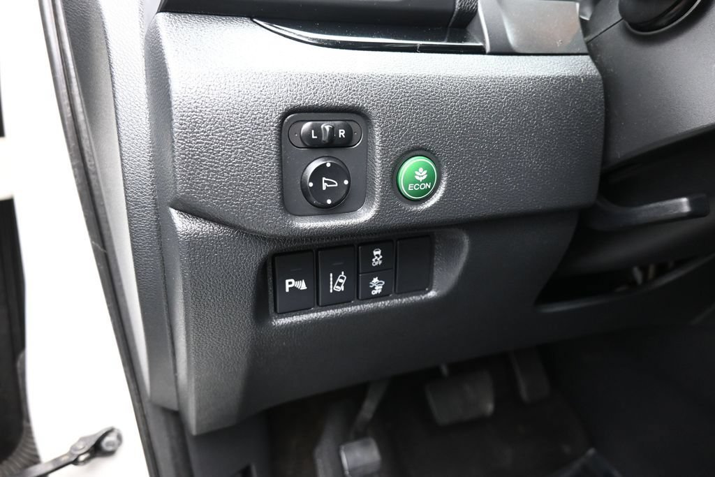 Used 2017 Honda Pilot Touring image 23