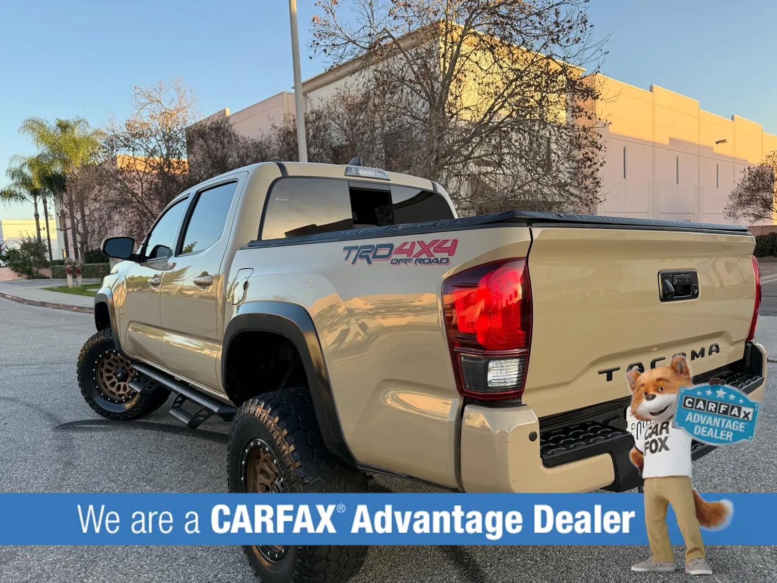 Used 2017 Toyota Tacoma TRD Off-Road w/ Premium & Technology Package image 3