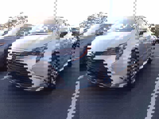Used 2025 Toyota Corolla LE image 1