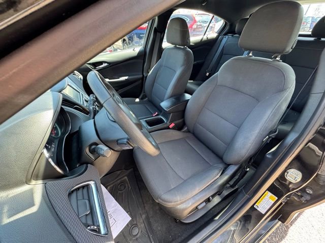 Used 2018 Chevrolet Cruze LT w/ Convenience Package FWD image 9