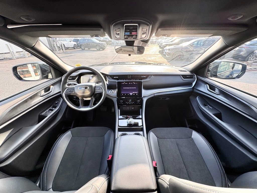 New 2025 Jeep Grand Cherokee Altitude AWD/4WD image 24