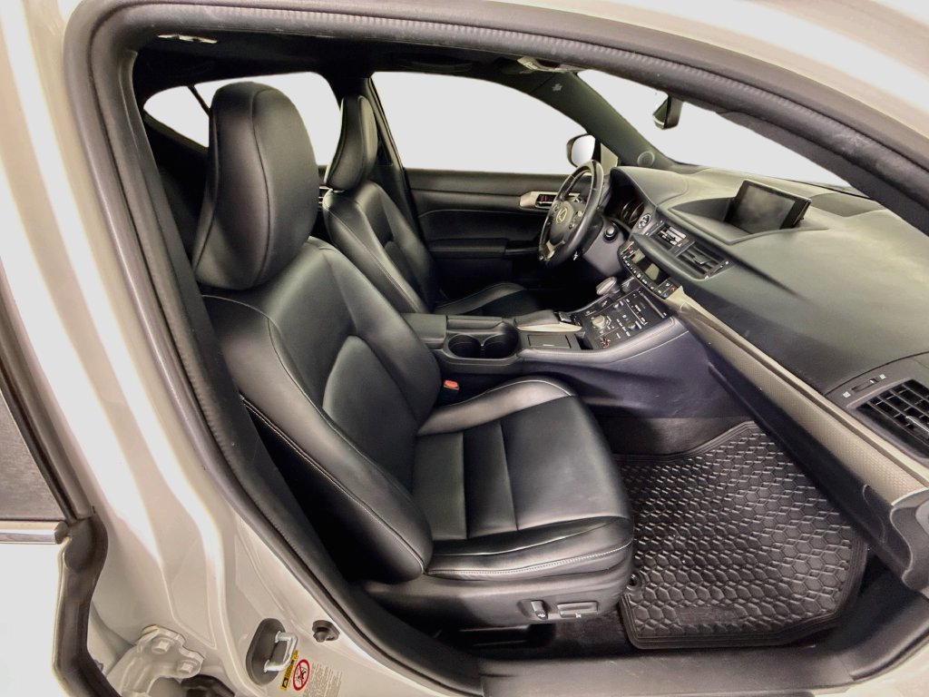 Used 2017 Lexus CT 200h w/ Navigation System Package FWD image 20