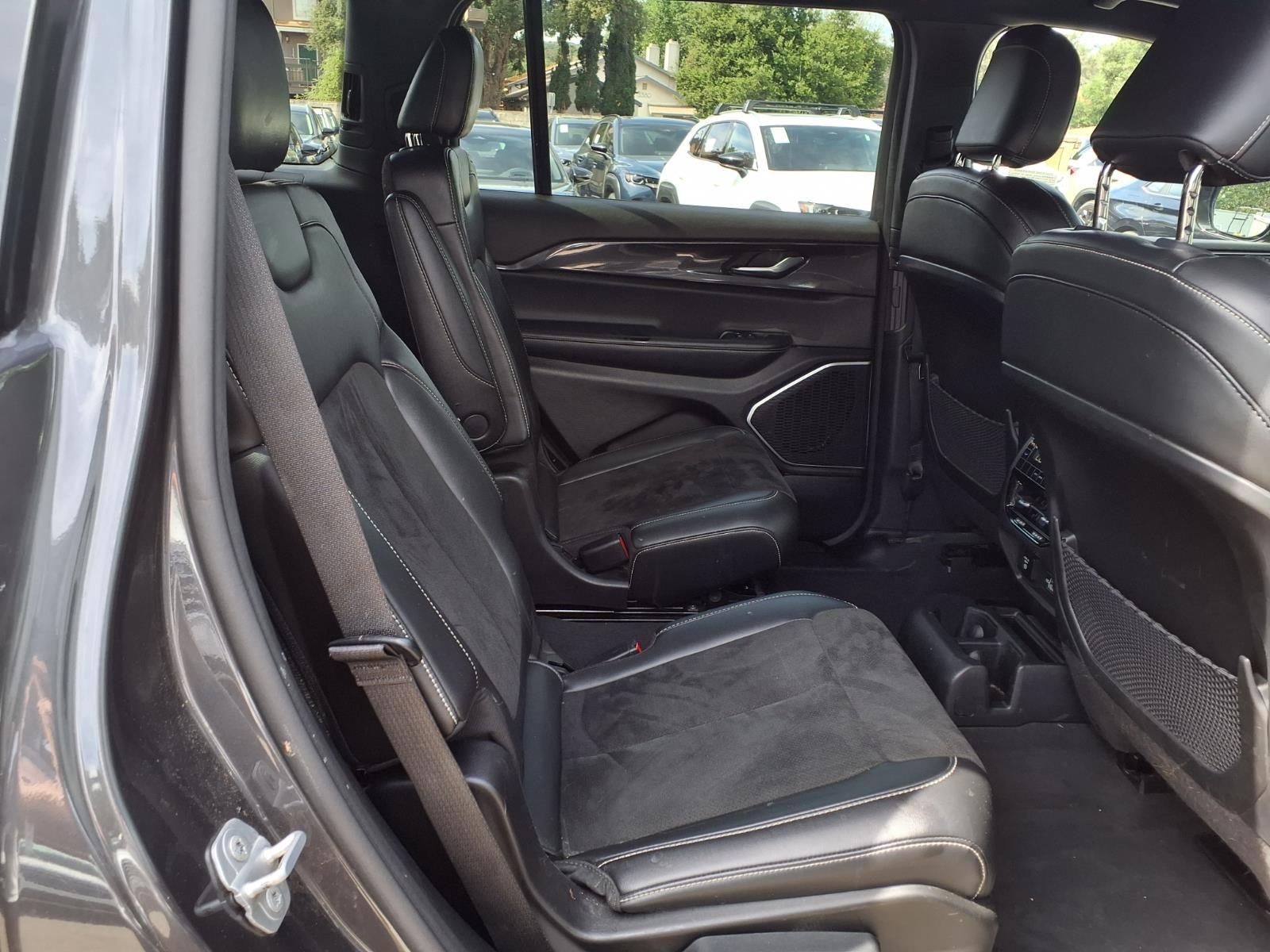 Used 2022 Jeep Grand Cherokee L Laredo image 22