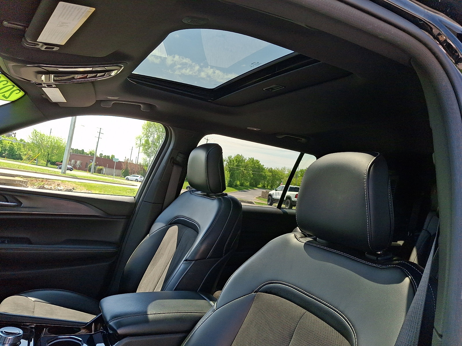Certified 2023 Jeep Grand Cherokee L Laredo AWD/4WD image 22