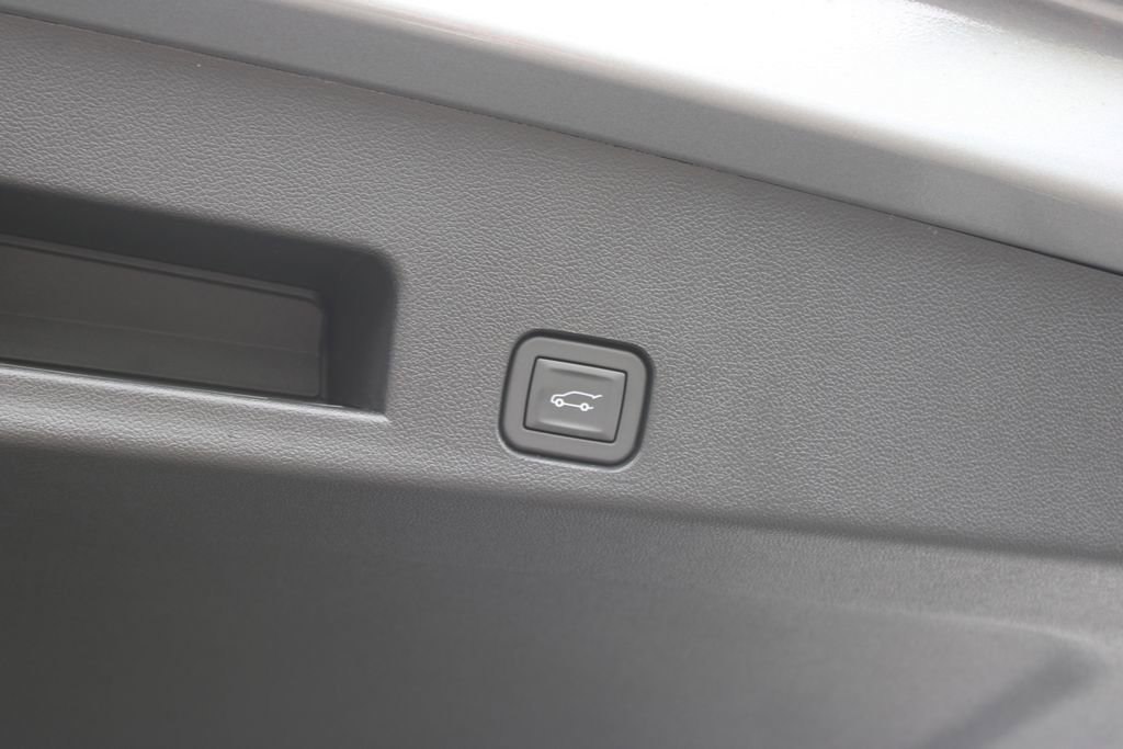 New 2026 Chevrolet Traverse RS w/ LPO, Floor Liner Package FWD image 17