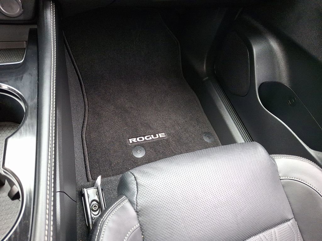 Used 2024 Nissan Rogue Platinum image 29