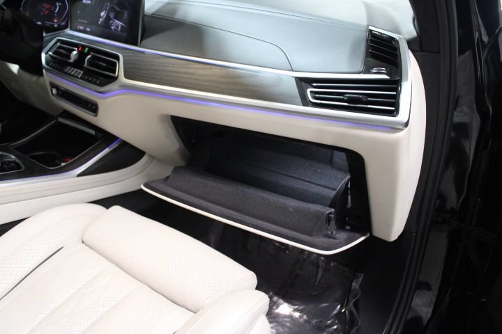 Used 2021 BMW X7 M50i w/ Dynamic Handling Package AWD/4WD image 29