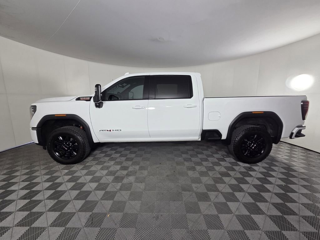 Used 2025 GMC Sierra 2500 AT4 image 10