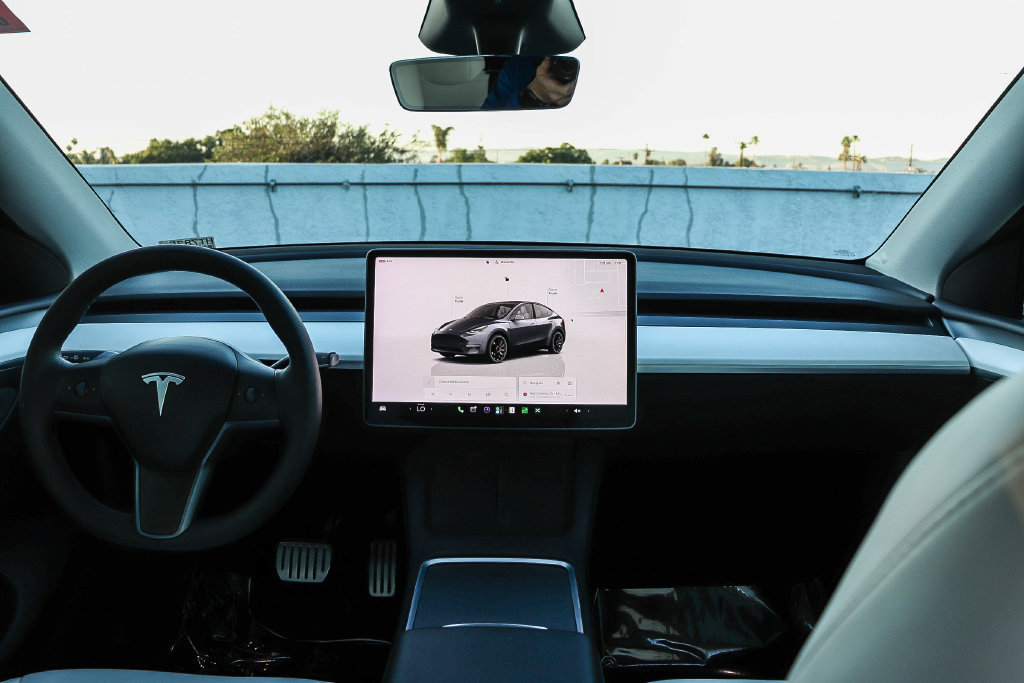 Used 2023 Tesla Model Y Performance AWD/4WD image 14