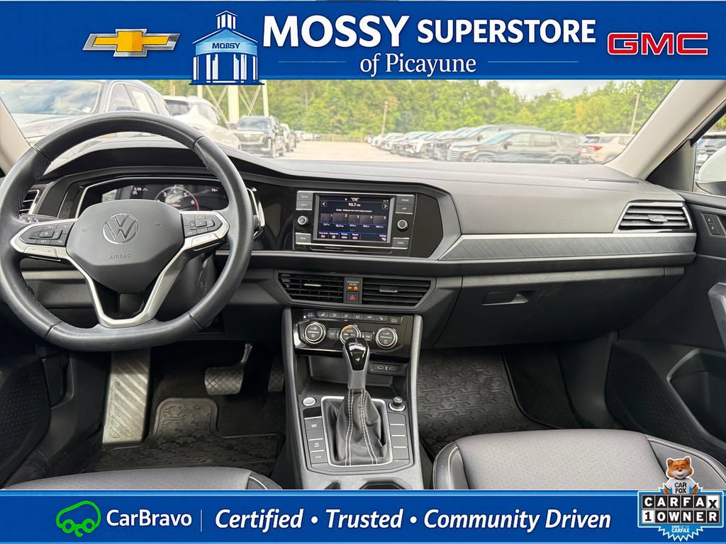 Used 2023 Volkswagen Jetta SE w/ Panoramic Sunroof Package FWD image 16