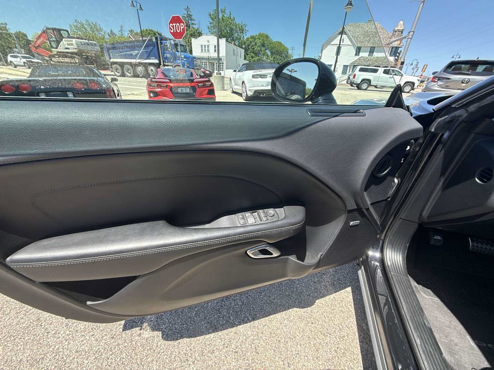Used 2016 Dodge Challenger R/T Scat Pack w/ Leather Interior Group RWD image 22