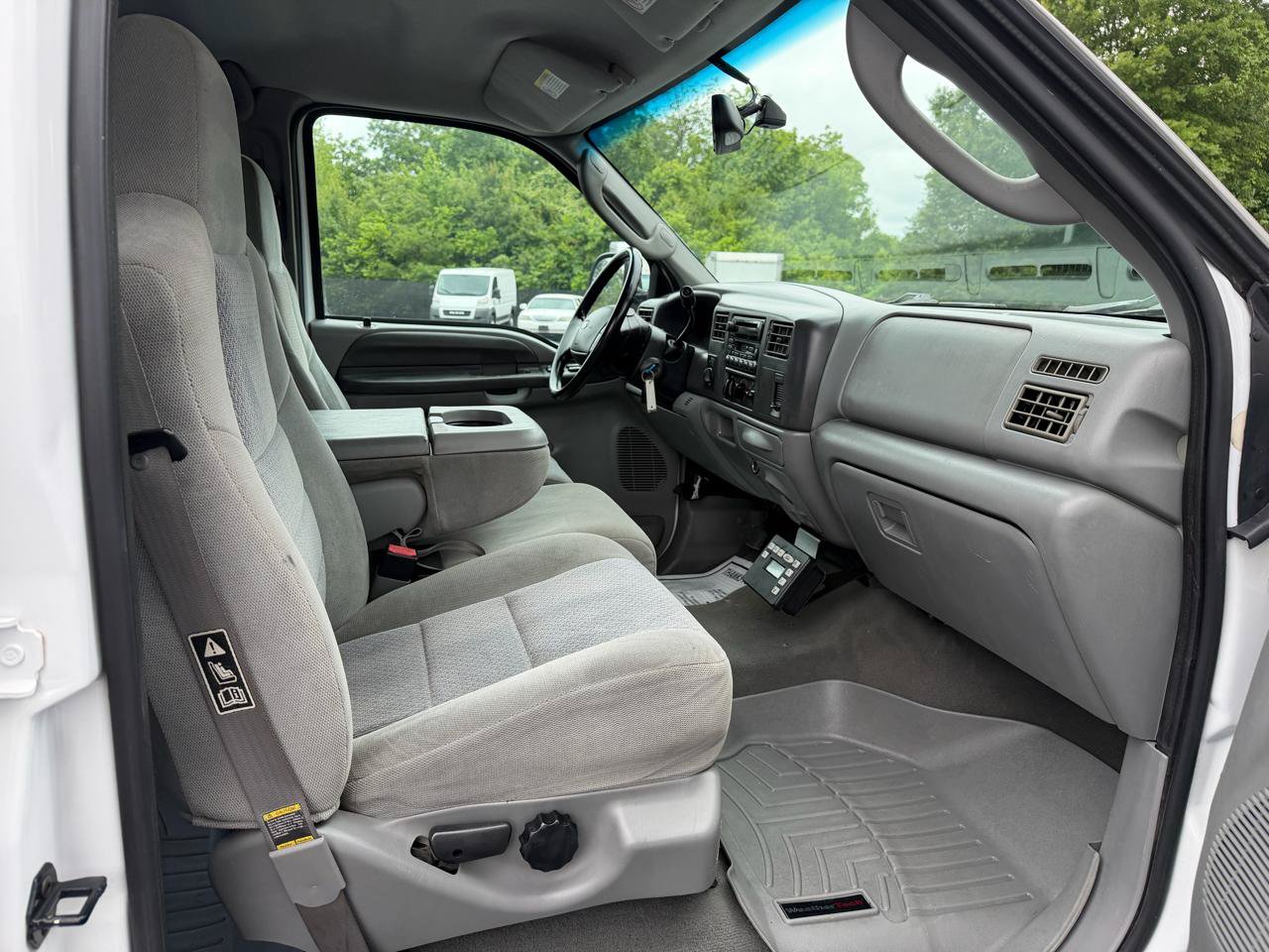Used 2003 Ford F250 XLT AWD/4WD image 12