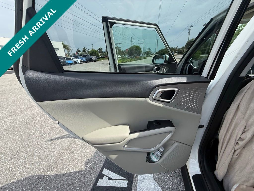 Used 2021 Kia Soul LX FWD image 14