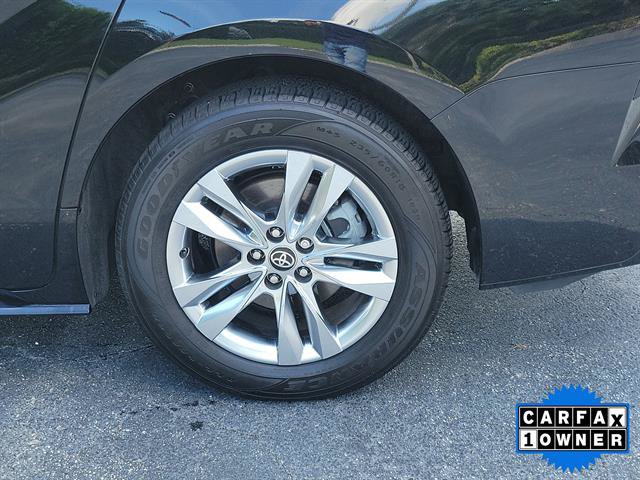 Used 2023 Toyota Sienna Limited FWD image 7