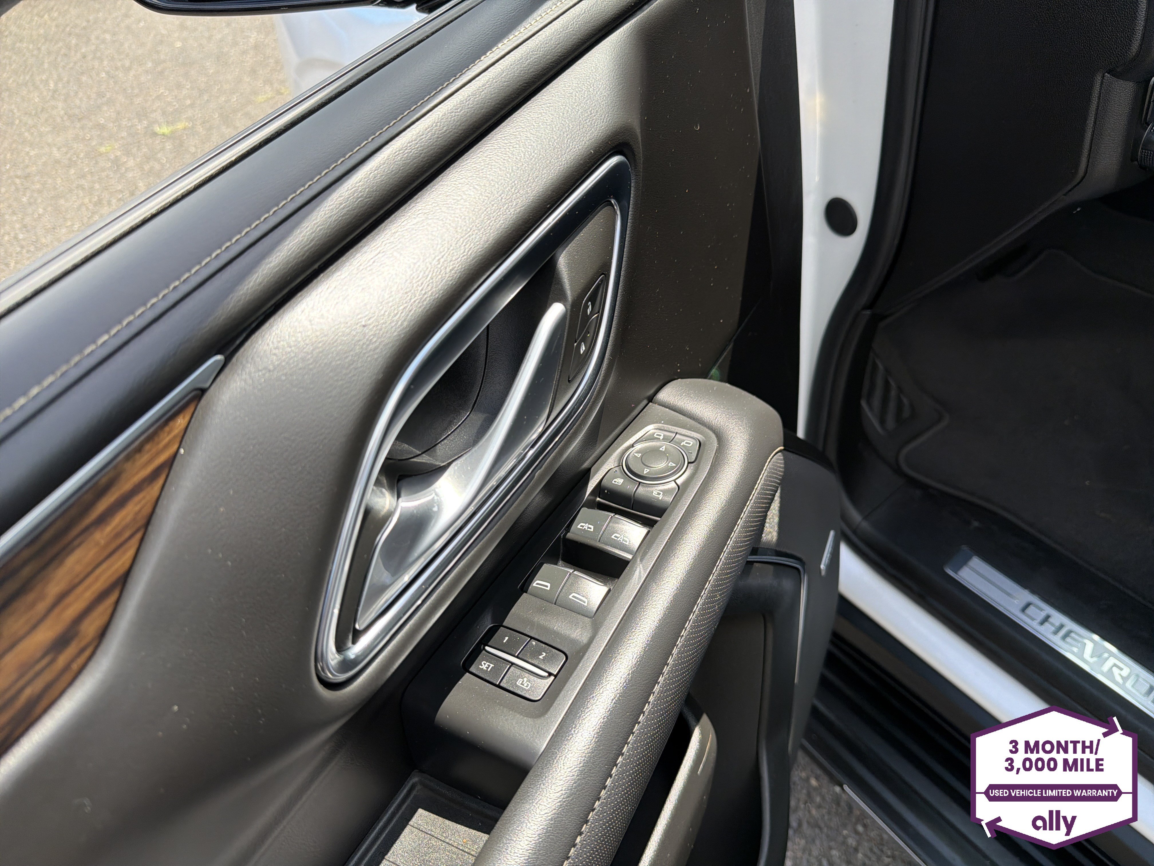 Used 2024 Chevrolet Suburban Premier AWD/4WD image 15