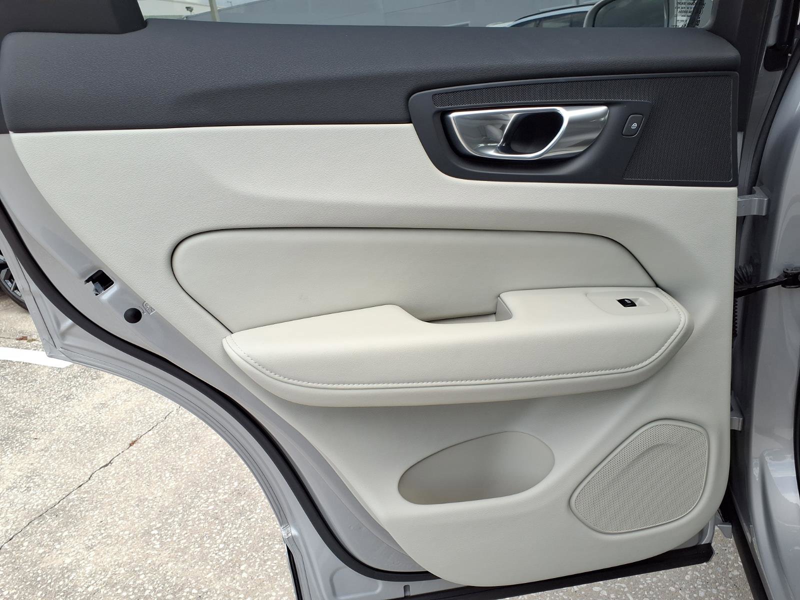 Certified 2023 Volvo XC60 B5 Ultimate w/ Climate Package AWD/4WD image 19