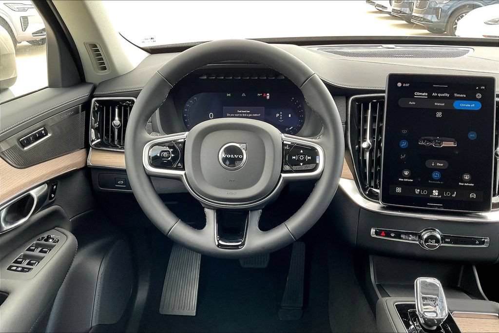 New 2026 Volvo XC90 B5 Plus w/ Protection Package Premier AWD/4WD image 13