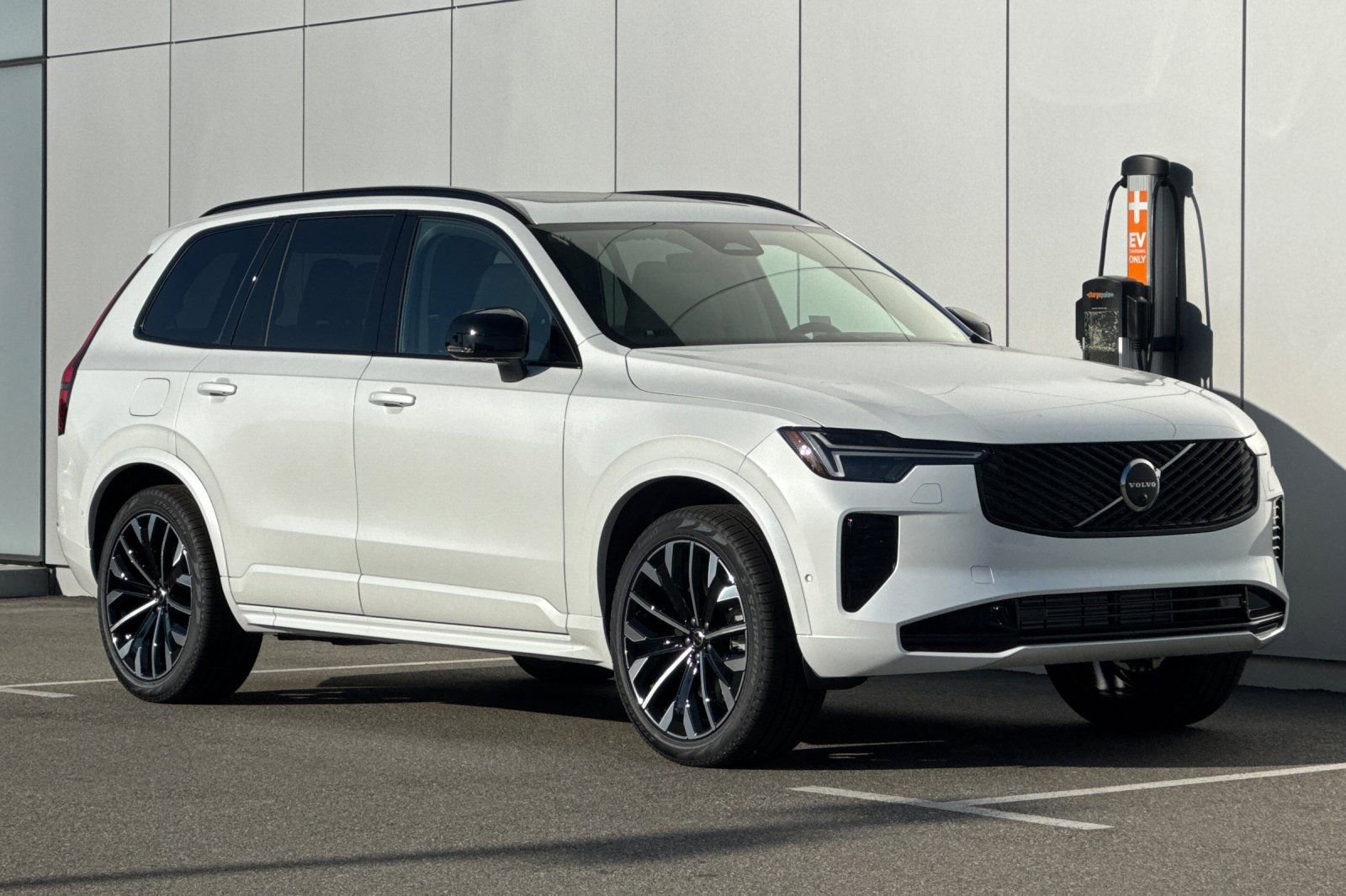New 2026 Volvo XC90 T8 Ultra w/ Lounge Package image 7