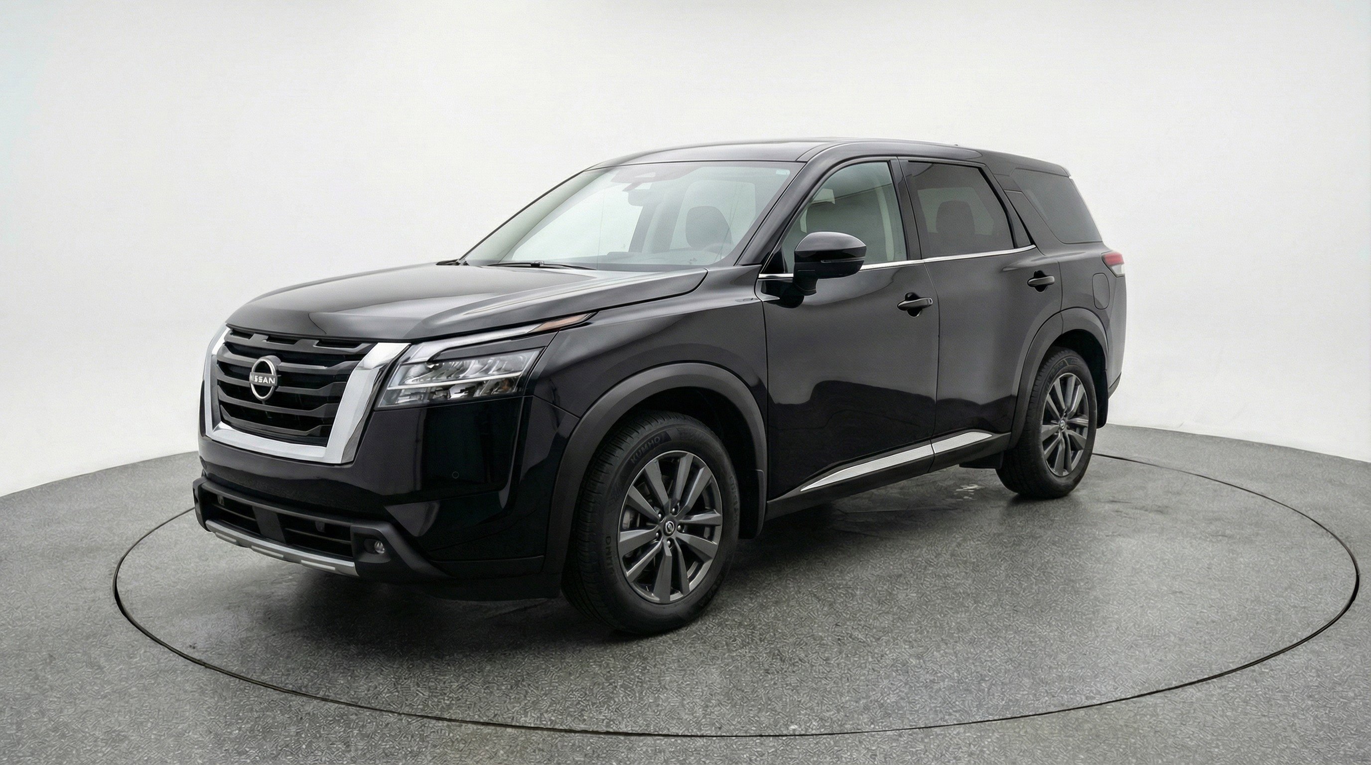 Used 2025 Nissan Pathfinder SV AWD/4WD image 3