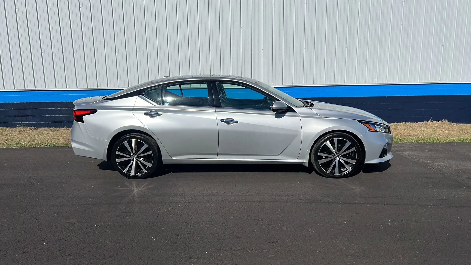 Used 2019 Nissan Altima 2.5 Platinum image 4