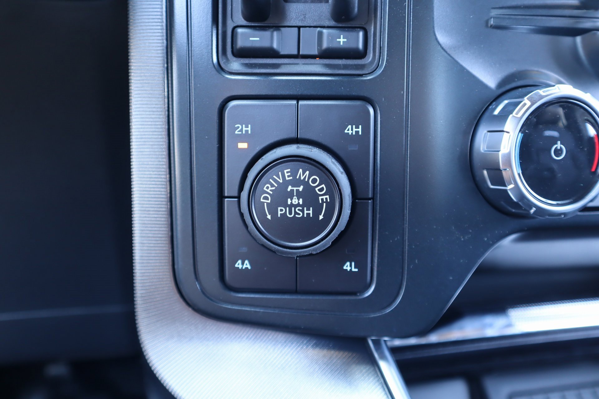 New 2025 Ford F150 Platinum w/ Equipment Group 702A High image 9