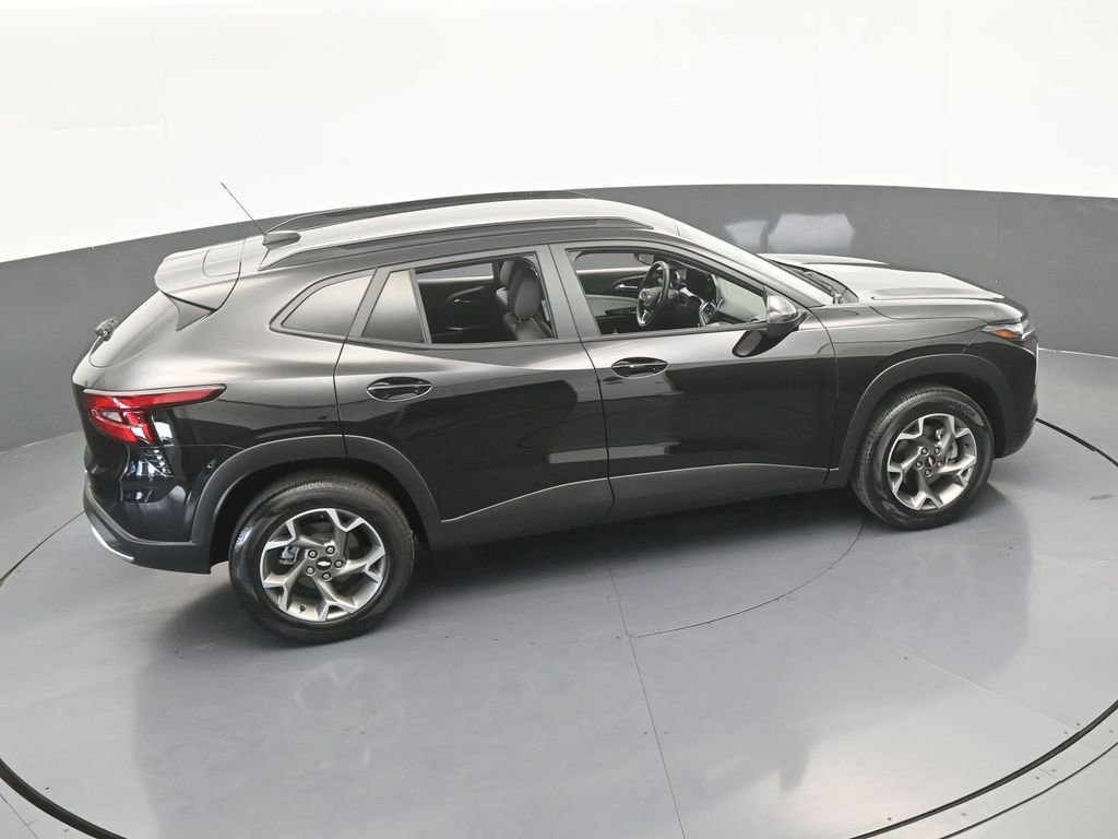 Used 2025 Chevrolet Trax LT w/ Driver Confidence Package FWD image 48