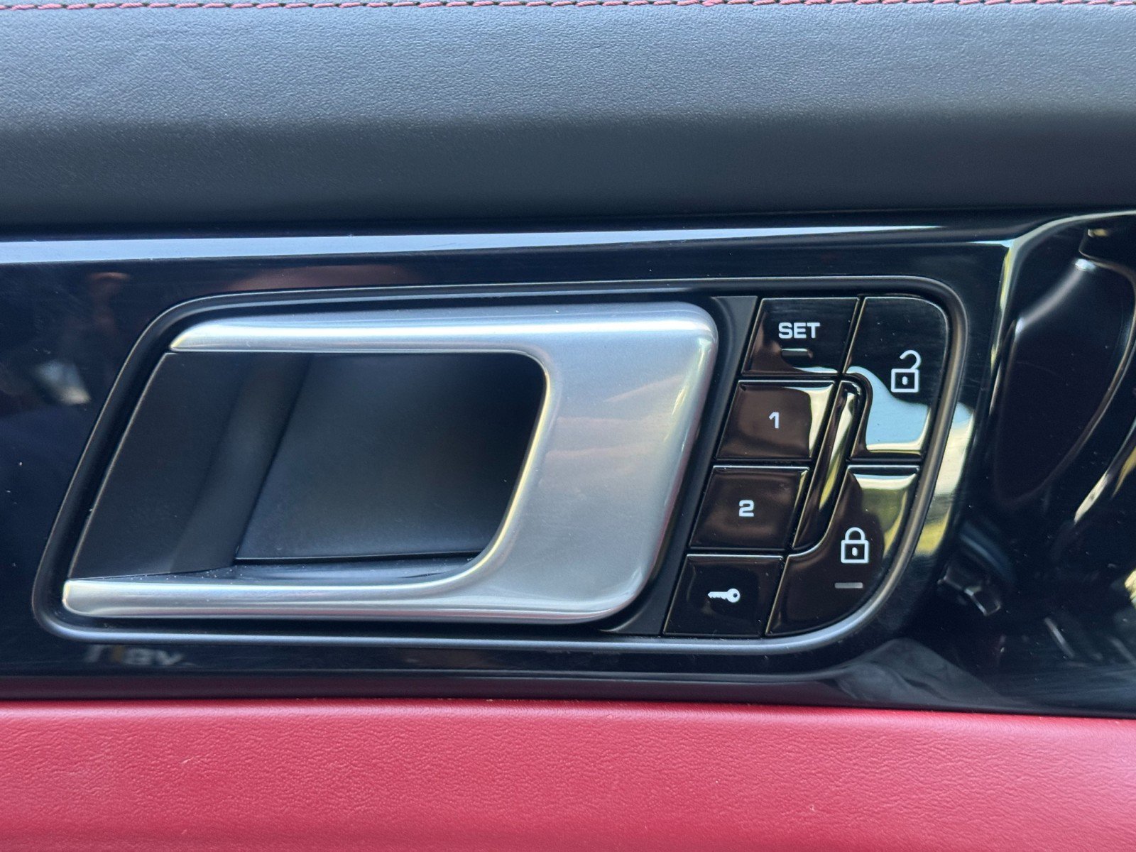 Used 2021 Porsche Panamera 4S image 18