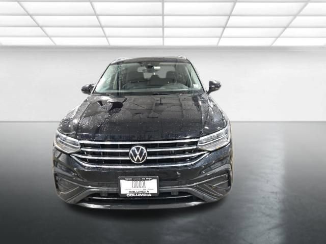 Used 2023 Volkswagen Tiguan SE w/ Panoramic Sunroof Package image 10