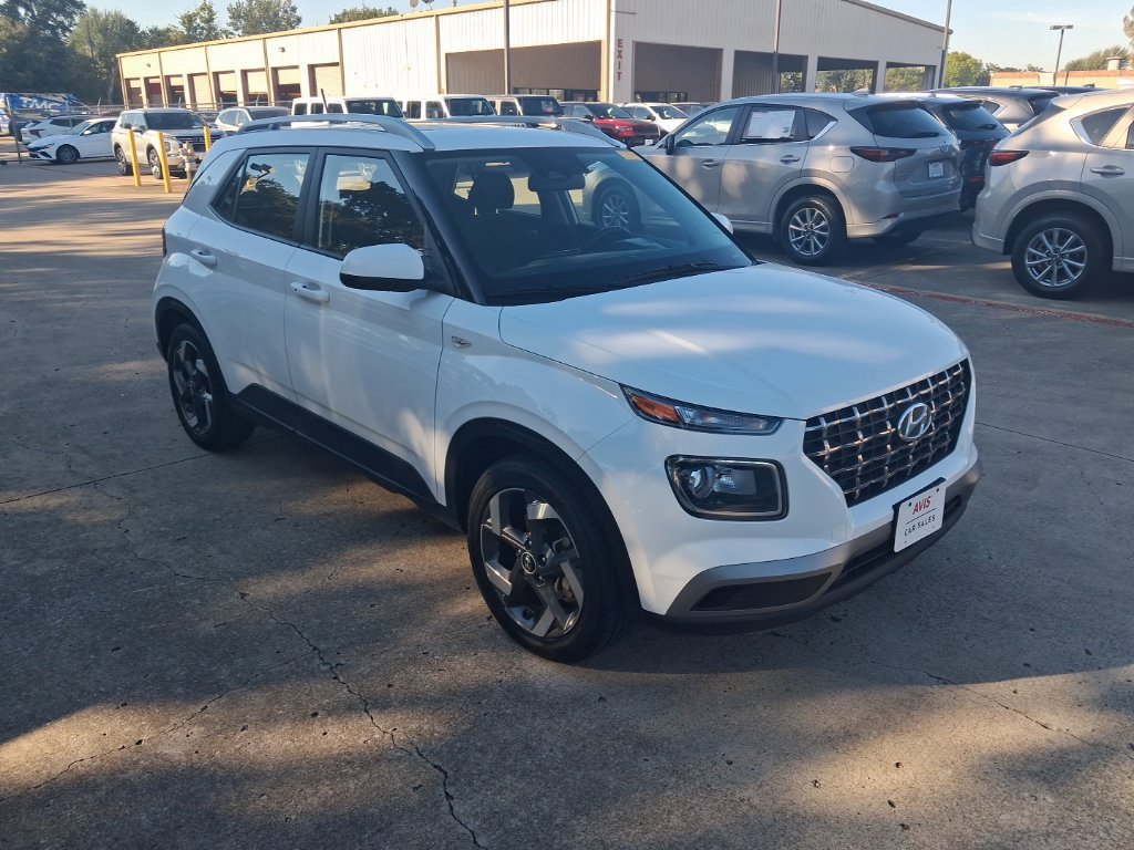 Used 2025 Hyundai Venue SEL FWD image 6