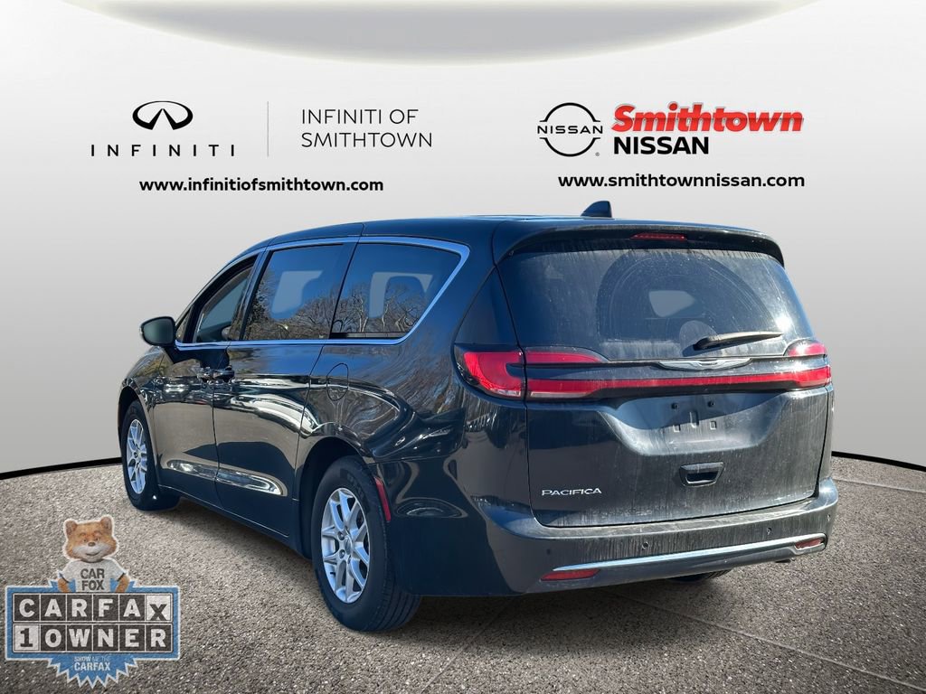Used 2023 Chrysler Pacifica Touring-L image 7