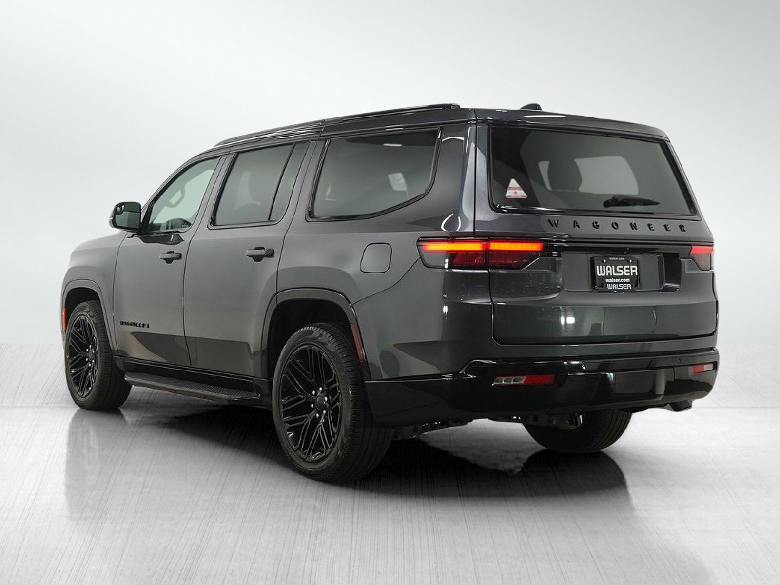 Used 2024 Jeep Wagoneer Series II image 3