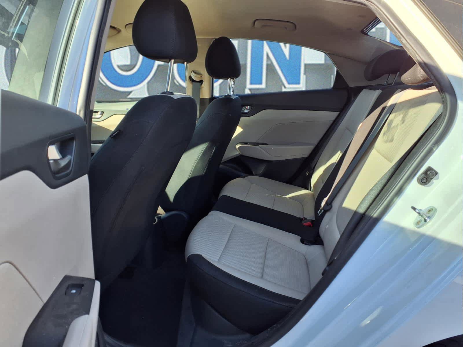 Used 2022 Hyundai Accent SE FWD image 5