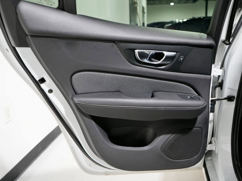 Used 2019 Volvo S60 T6 R-Design image 27