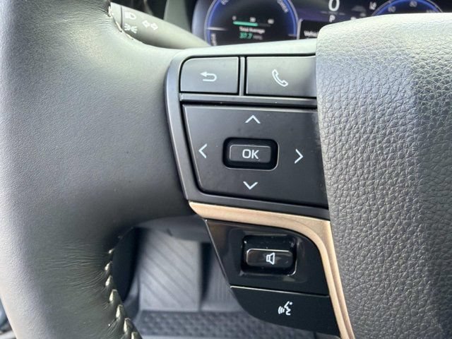 Certified 2025 Toyota Crown Signia AWD/4WD image 26