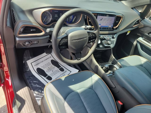 New 2027 Chrysler Pacifica Pinnacle w/ Theater Group FWD image 13