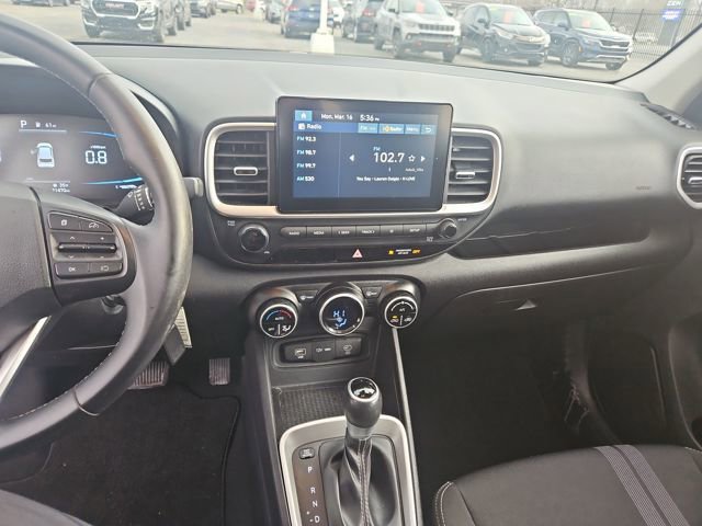 Used 2023 Hyundai Venue SEL image 17