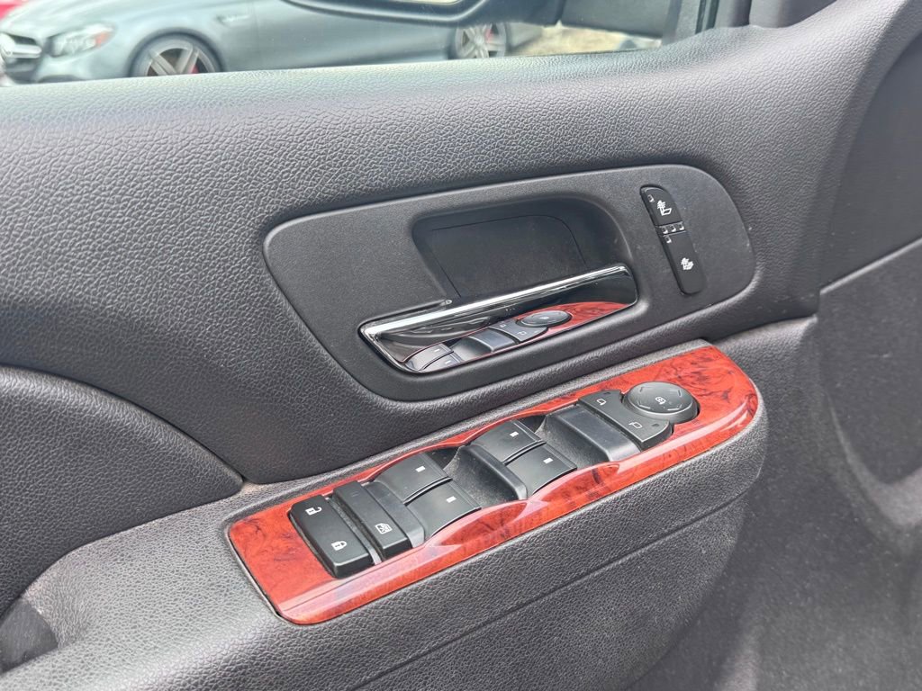 Used 2013 Chevrolet Avalanche LT image 12