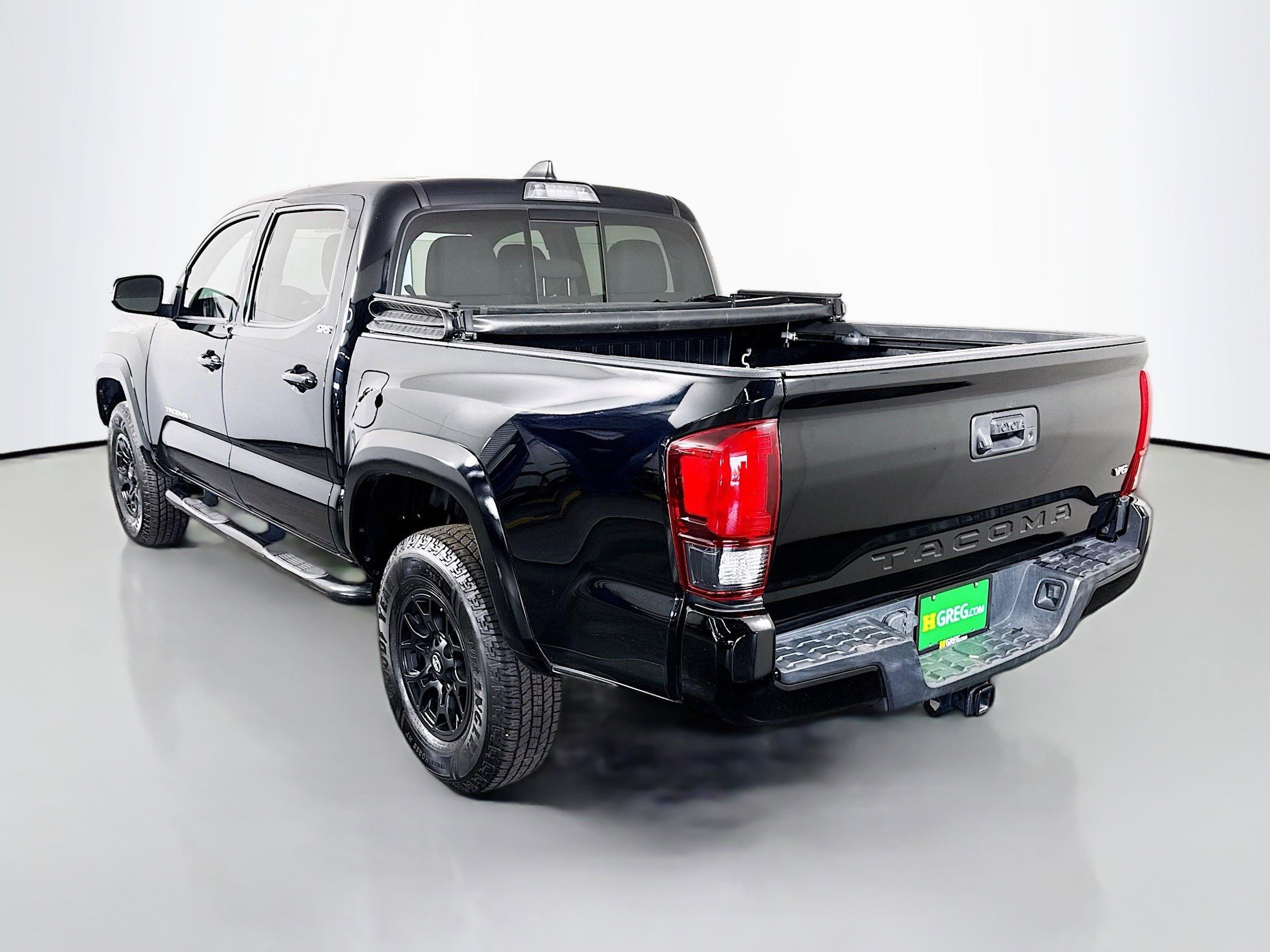 Used 2022 Toyota Tacoma SR5 w/ Technology Package image 7