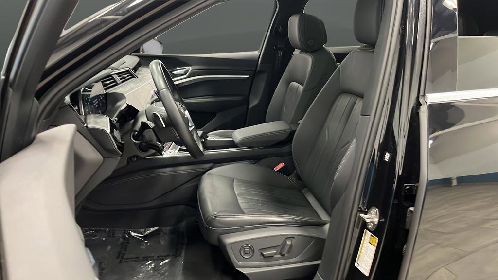 Used 2022 Audi e-tron Premium w/ Towing Package image 9