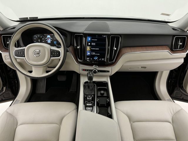 Used 2021 Volvo XC60 T6 Momentum w/ Premium Package AWD/4WD image 22