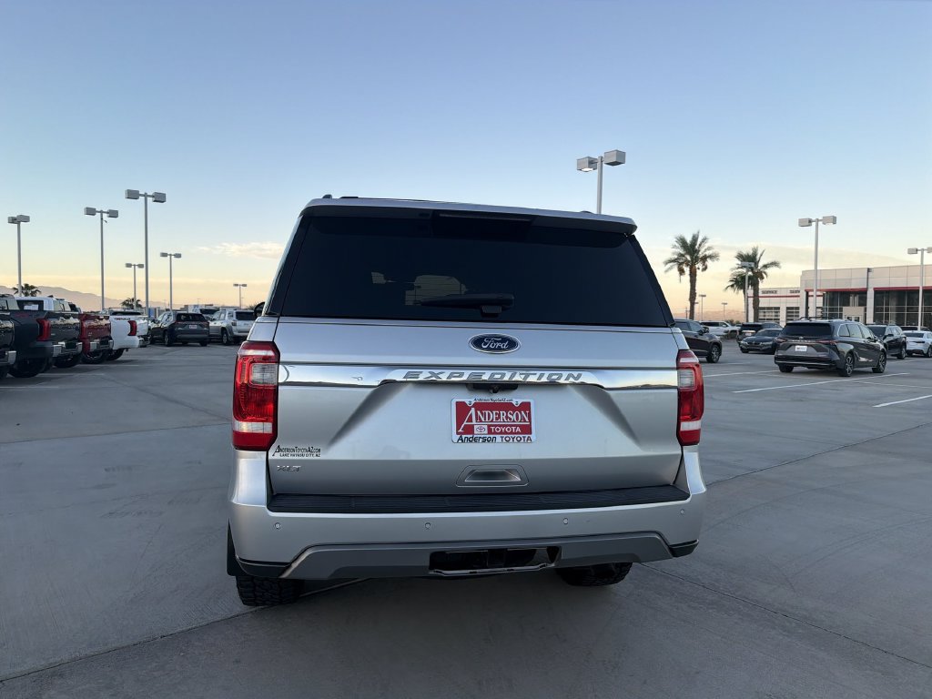 Used 2019 Ford Expedition XLT w/ Equipment Group 202A AWD/4WD image 6