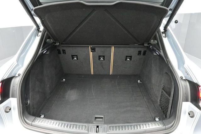 Certified 2022 Porsche Macan AWD/4WD image 16