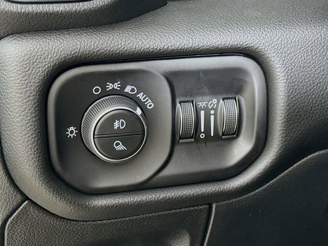 New 2026 RAM 1500 4x4 Crew Cab image 10