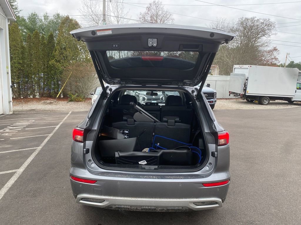 Used 2024 Mitsubishi Outlander SE image 24